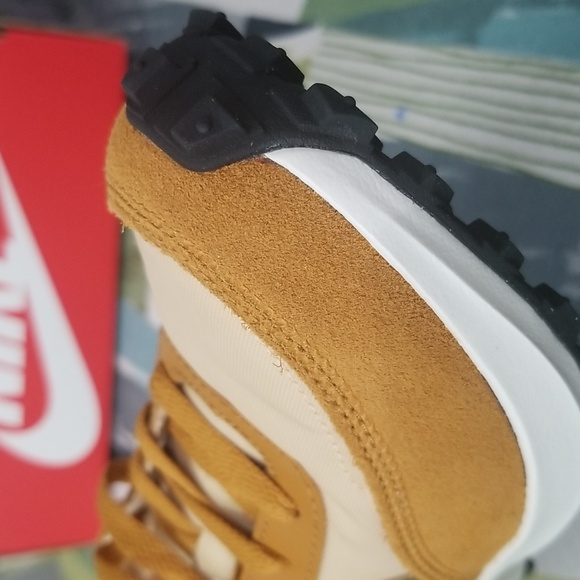 Nike Women's WMNS Waffle Debut In Brown Sesame Size 6 - Picture 8 of 11